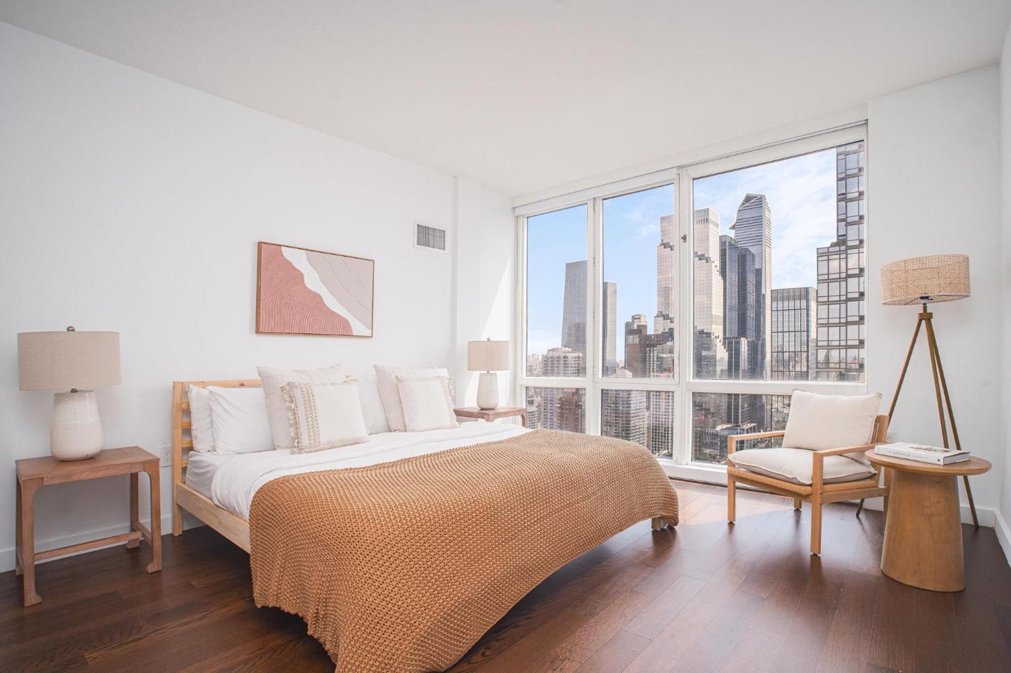 Lux Penthouse 2br 2 Bath